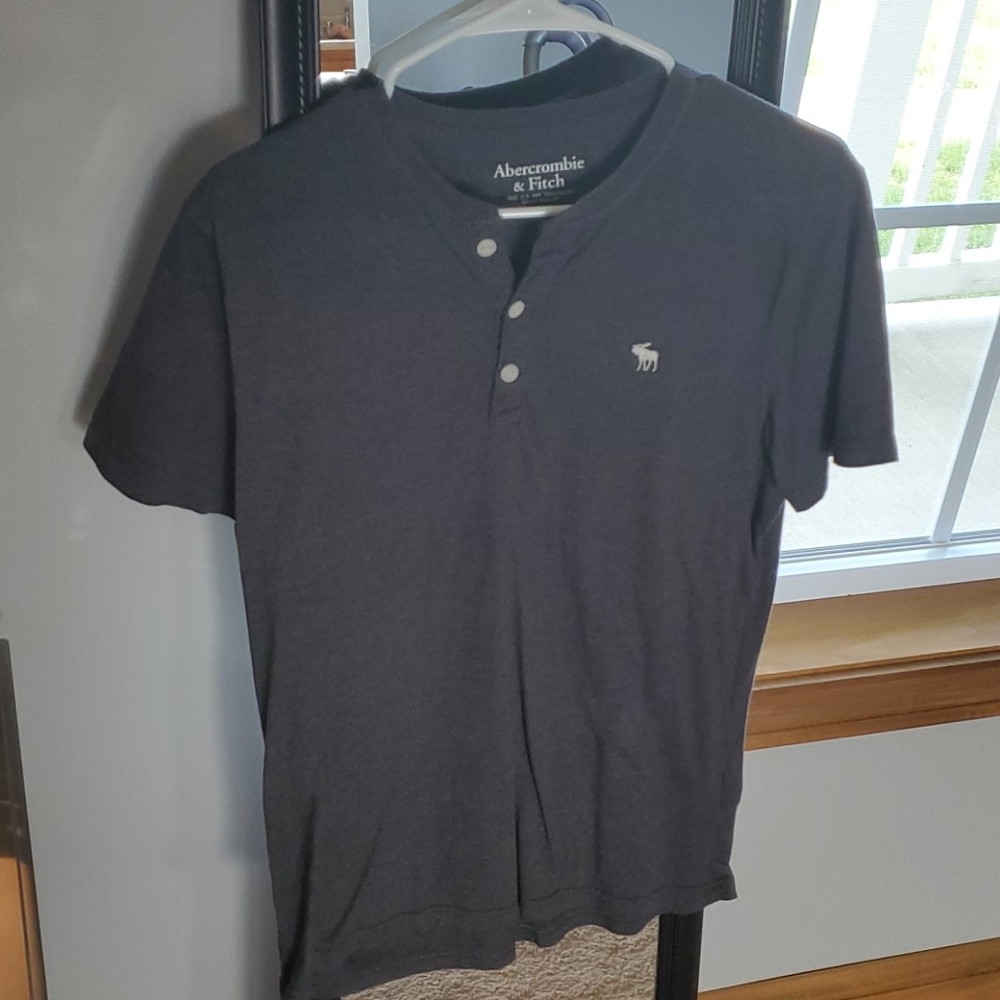 Abercrombie button tee
